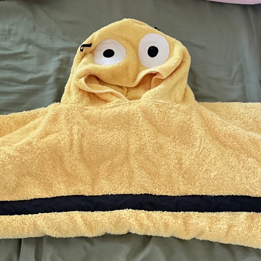 Bath buddy hooded bee bath towel